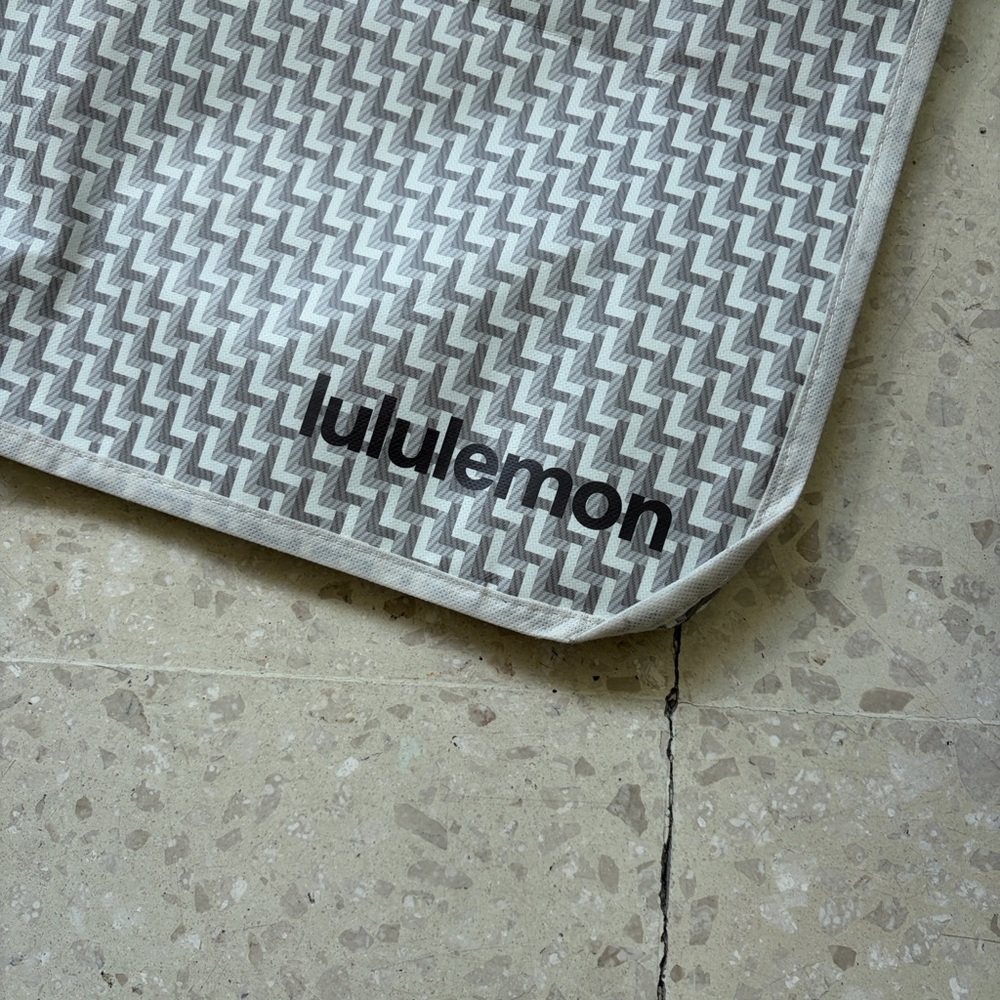 lululemon athletica Patterned Gray Tote • Large